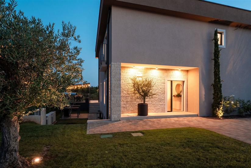 Villa Palazzina II s bazenom i wellnesom