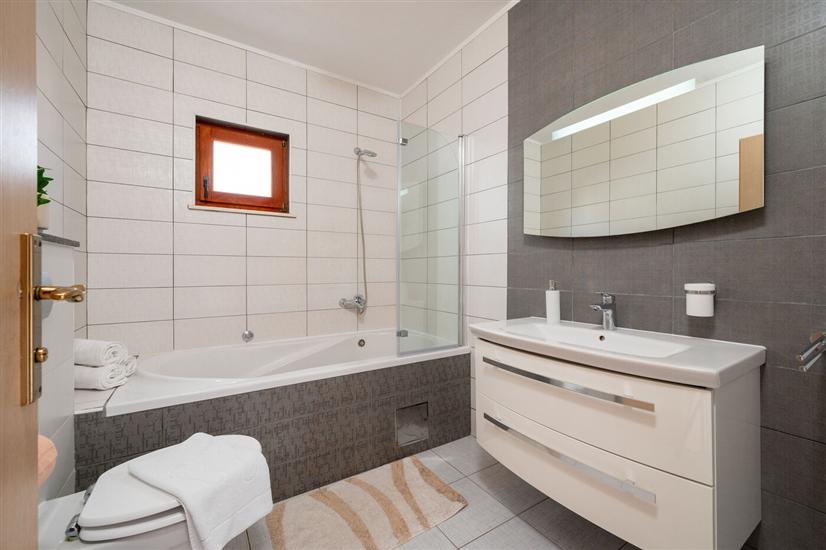 Apartment A1, for 5 persons