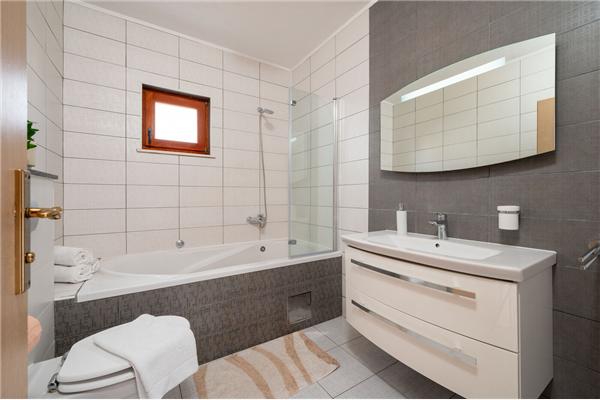 Apartment A1, for 5 persons