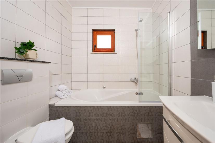 Apartment A1, for 5 persons