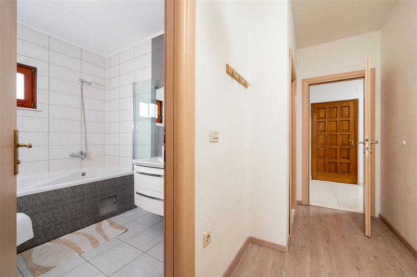 Apartment A1, for 5 persons