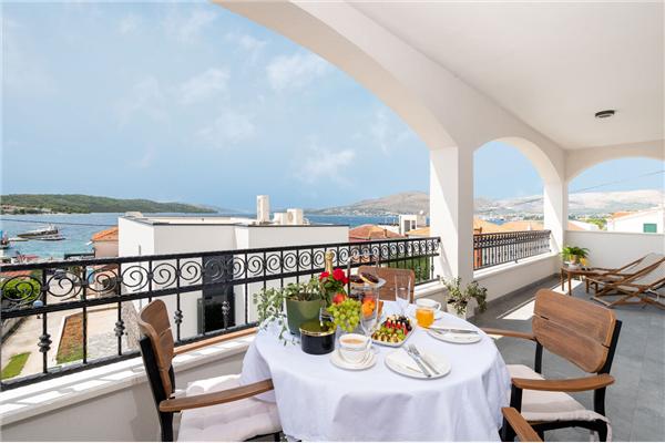 Apartment A1, for 5 persons