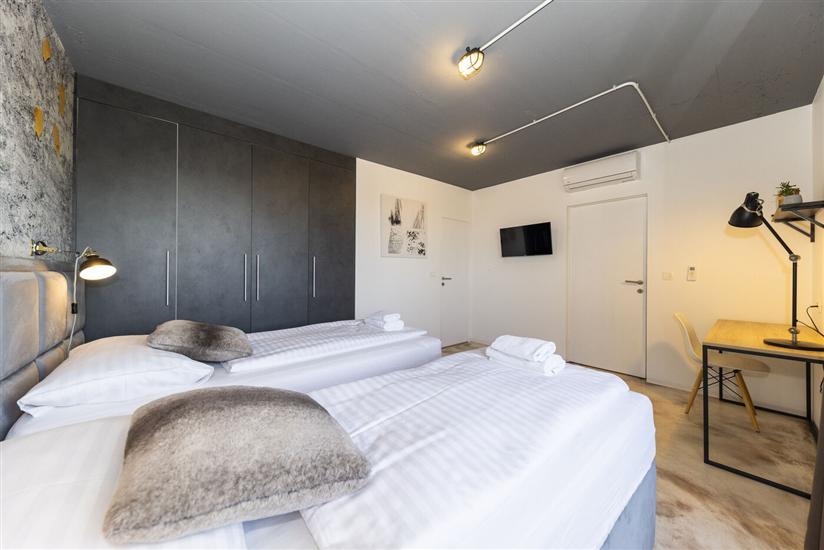 House K1, for 26 persons