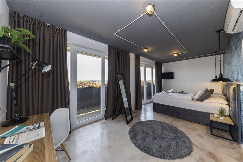 House K1, for 26 persons