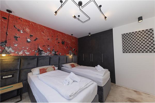 House K1, for 26 persons