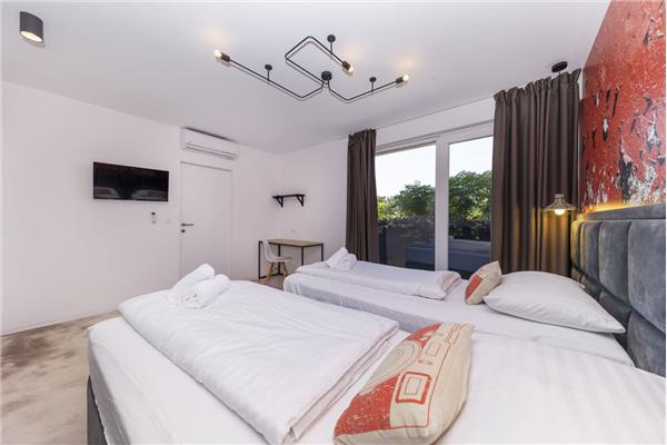 House K1, for 26 persons