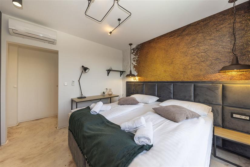 House K1, for 26 persons