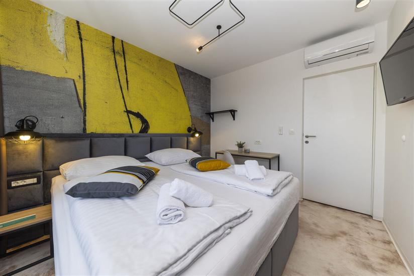 House K1, for 26 persons