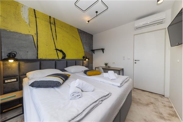 House K1, for 26 persons