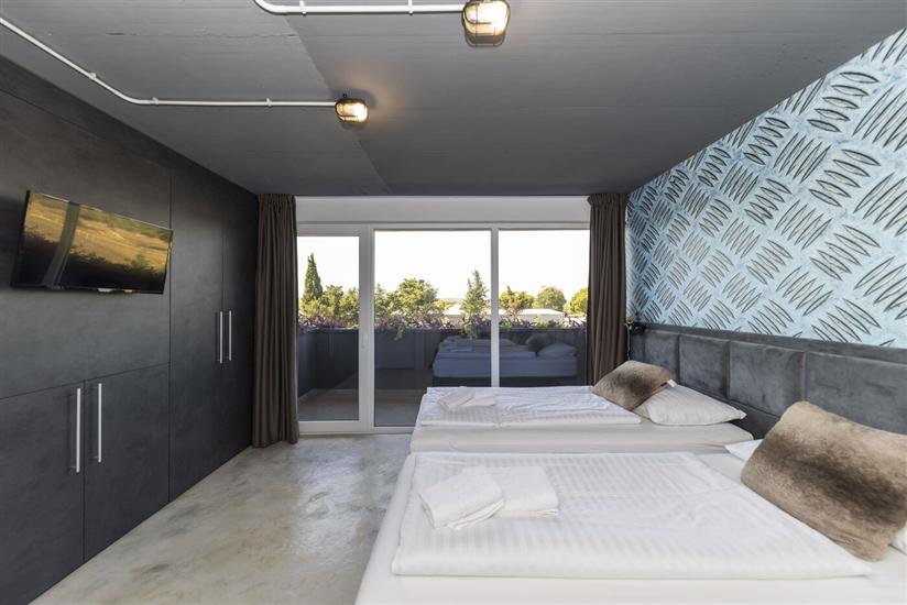 House K1, for 26 persons