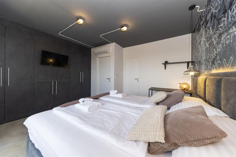 House K1, for 26 persons