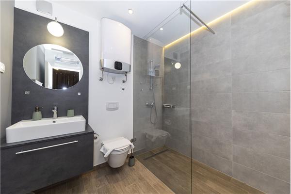 House K1, for 26 persons