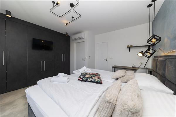 House K1, for 26 persons