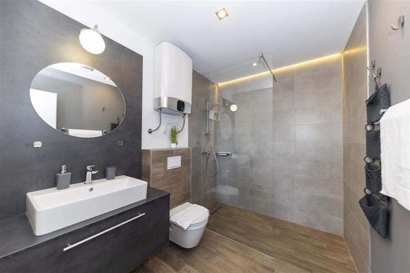 House K1, for 26 persons