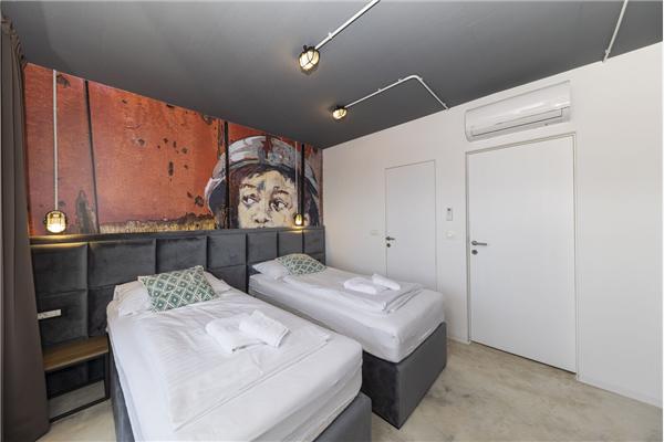 House K1, for 26 persons