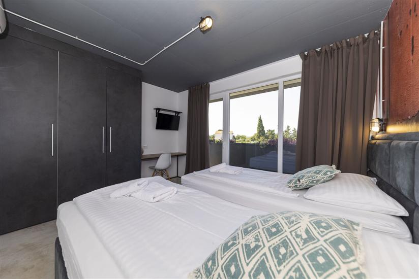 House K1, for 26 persons