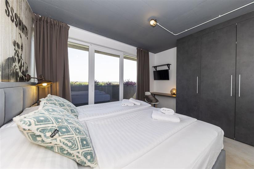 House K1, for 26 persons