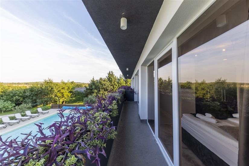 House K1, for 26 persons