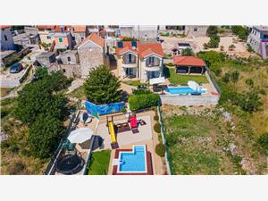 Vila Holiday Reunion Pirovac, Kvadratura 128,00 m2, Namestitev z bazenom, Oddaljenost od centra 300 m