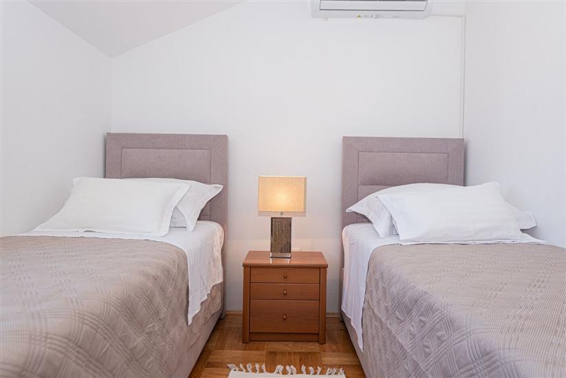 House K1, for 10 persons