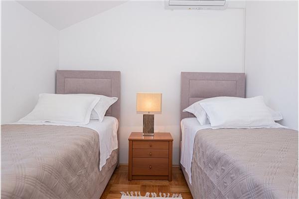 House K1, for 10 persons