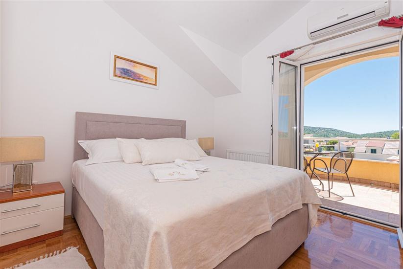 House K1, for 10 persons