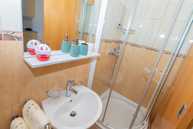 House K1, for 10 persons