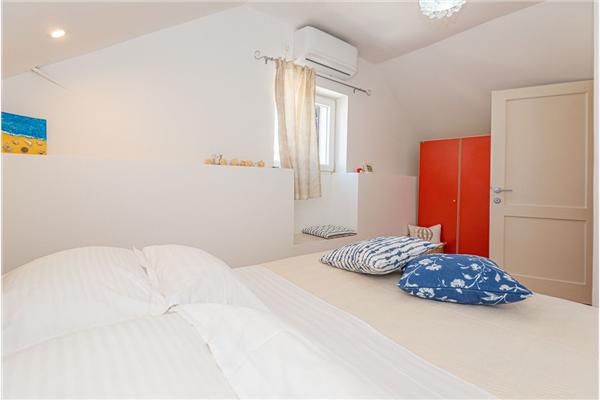 House K1, for 10 persons