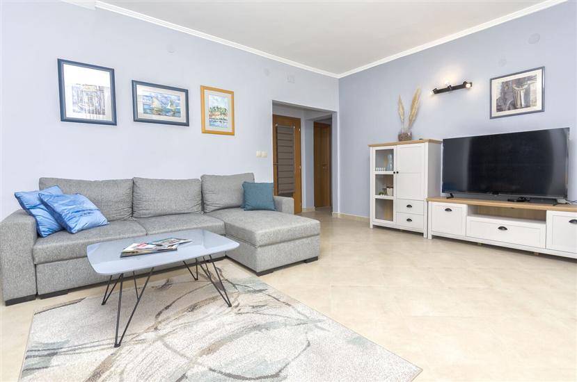 Apartment A1, for 5 persons