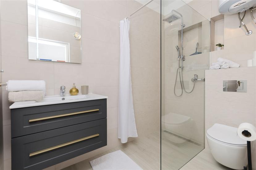 Apartment A1, for 5 persons