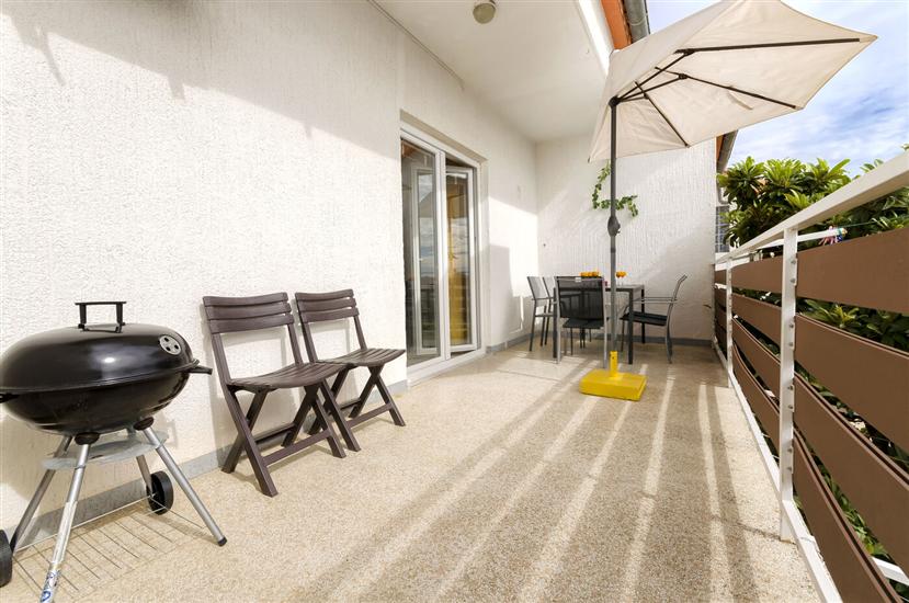 Apartment A1, for 5 persons