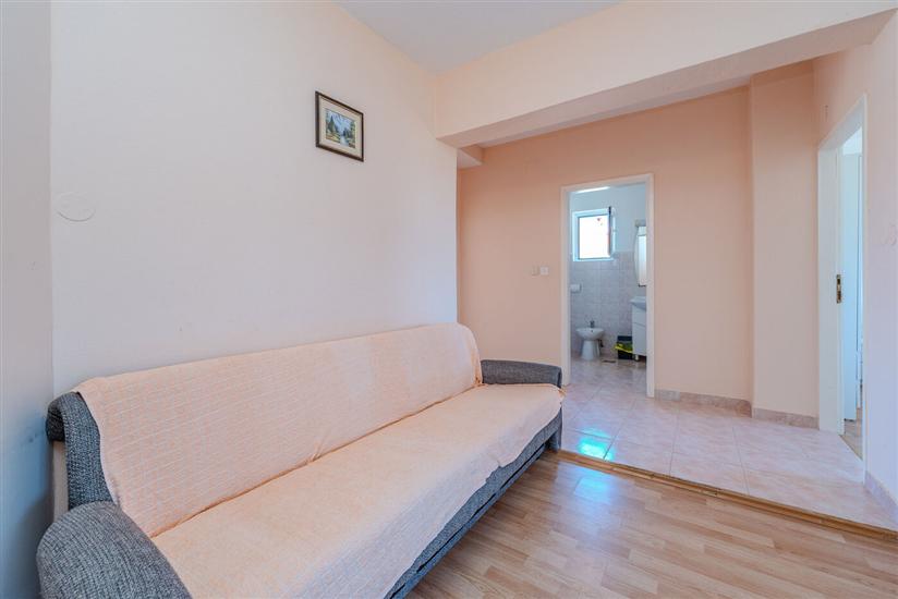 Apartment A2, for 6 persons