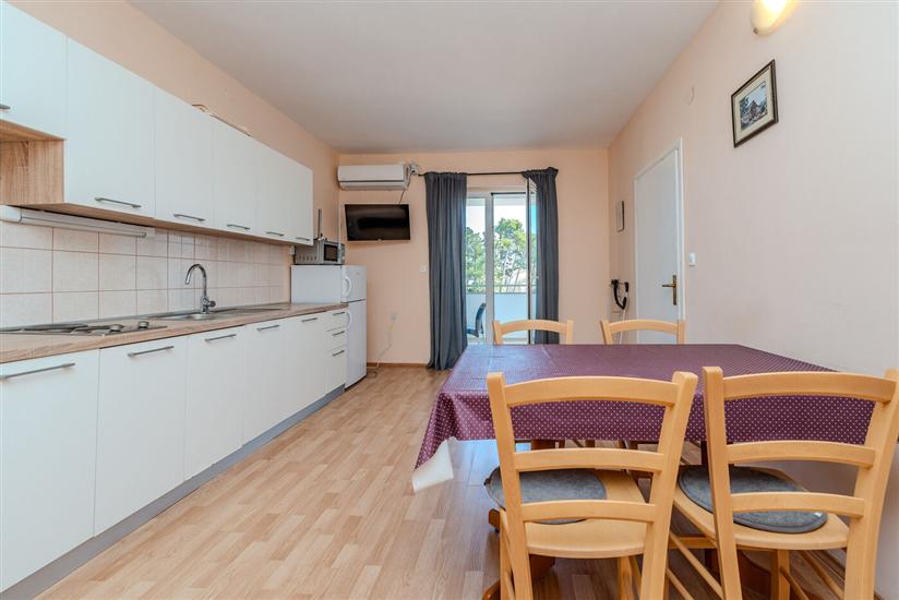 Apartment A2, for 6 persons