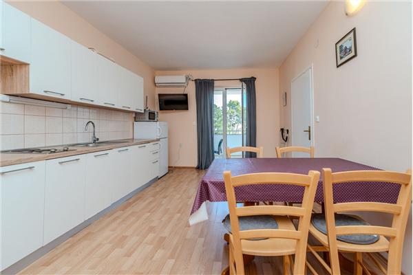 Apartment A2, for 6 persons