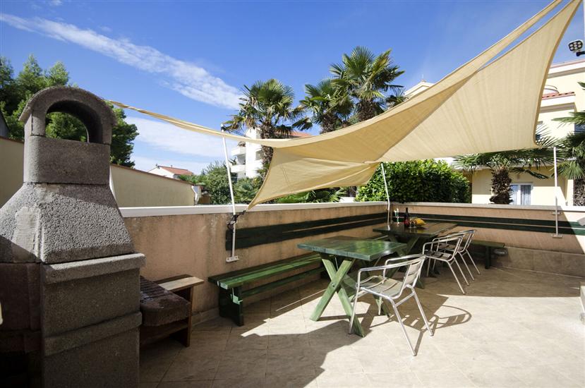 Apartments and Rooms Mladen