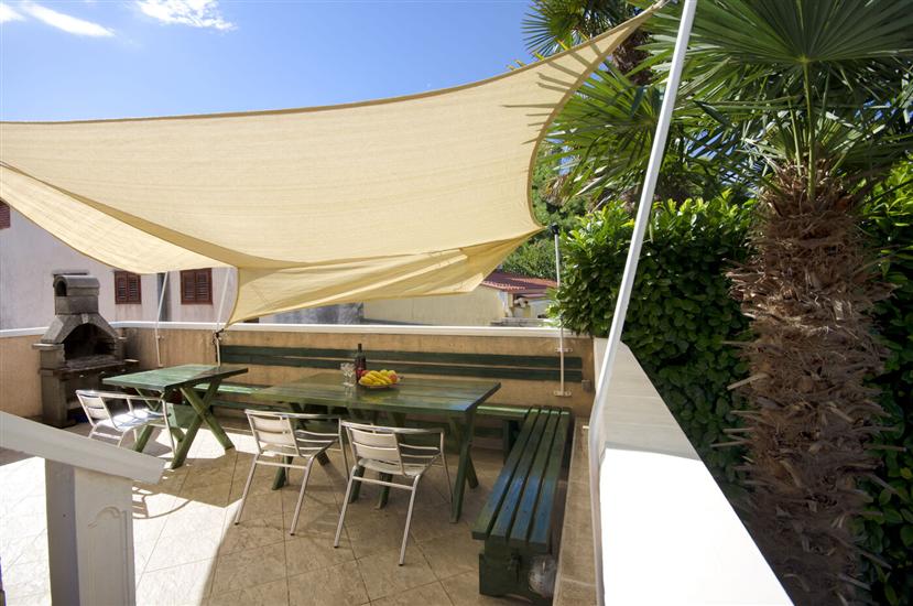 Apartments and Rooms Mladen