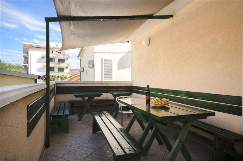 Apartments and Rooms Mladen