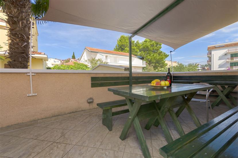 Apartments and Rooms Mladen