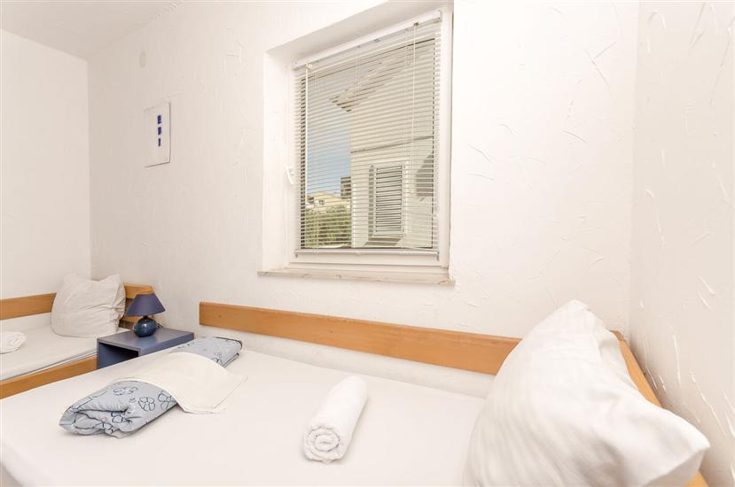 Room S2, for 2 persons