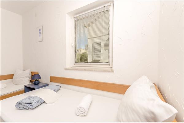 Room S2, for 2 persons