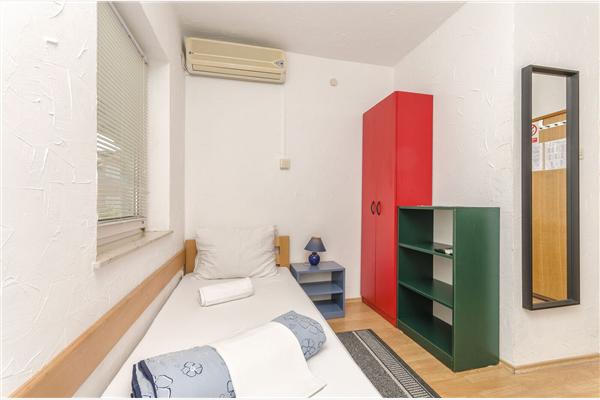 Room S2, for 2 persons