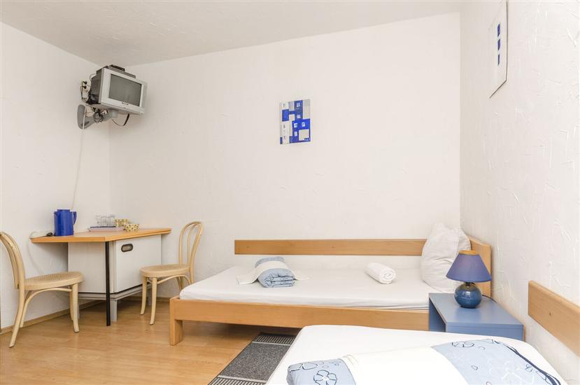 Room S2, for 2 persons