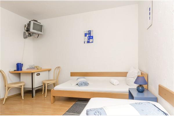 Room S2, for 2 persons