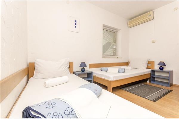 Room S2, for 2 persons