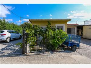 House Petar Kastel Stafilic, Size 40.00 m2, Airline distance to town centre 300 m