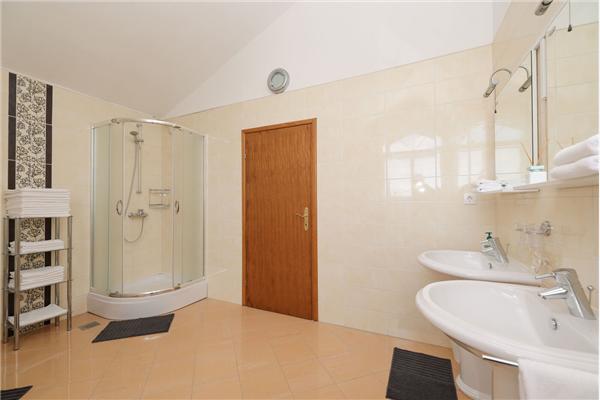 House K1, for 9 persons