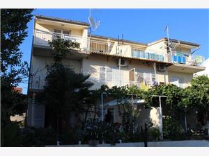 Apartments Beachfront Srima Srima (Vodice), Size 30.00 m2, Airline distance to the sea 30 m, Airline distance to town centre 70 m
