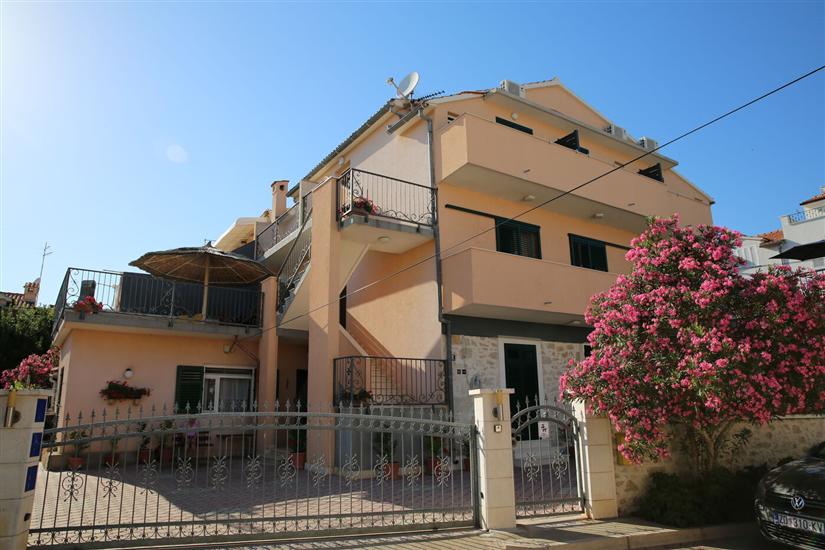 Apartments and Rooms guesthouse Lorenta
