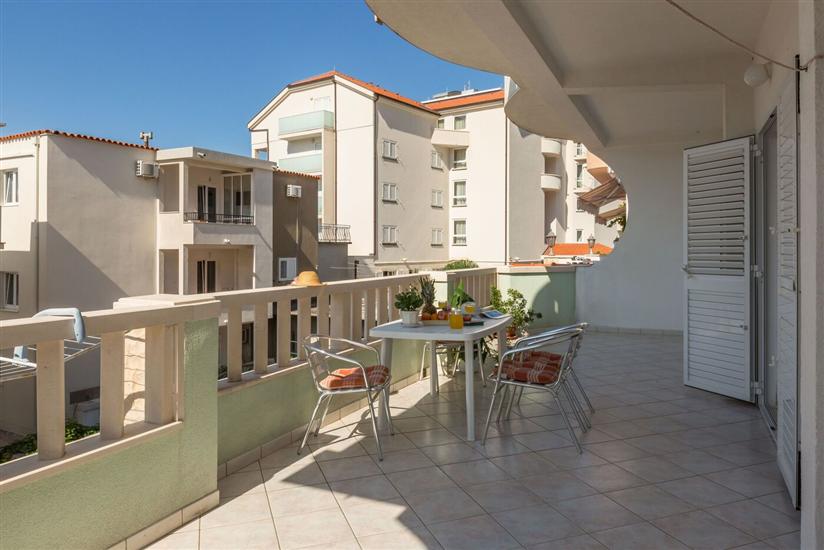 Apartment A2, for 6 persons