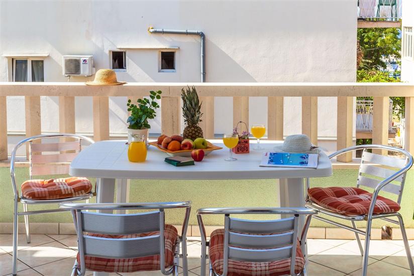 Apartment A2, for 6 persons